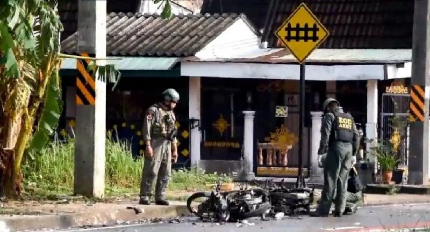 Police foil bomb ambush attempt in Narathiwat Police foil bomb ambush attempt in Narathiwat