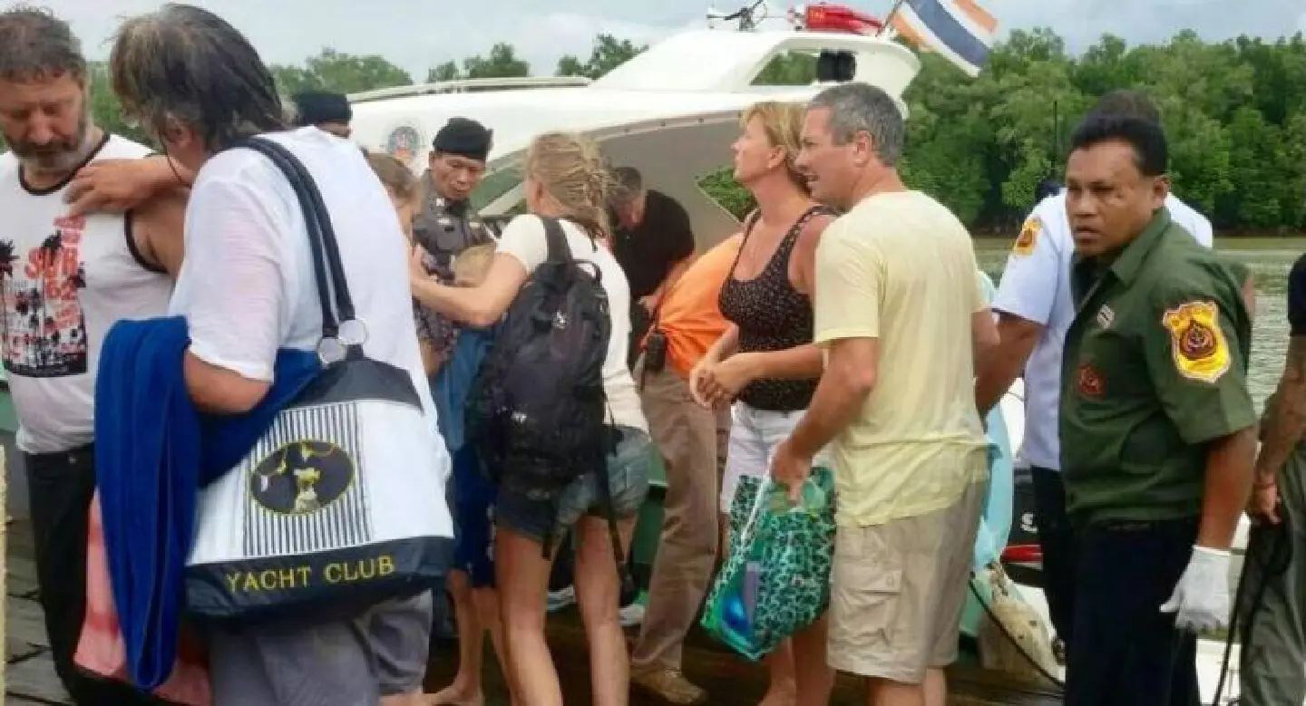 16 hurt as boats collide off James Bond Island 16 hurt as boats collide off James Bond Island