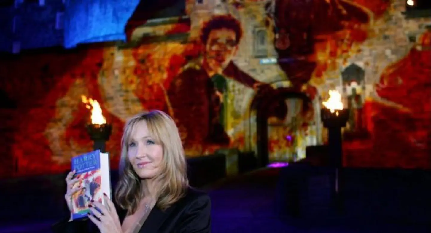 Rowling sorry after accusing Trump of ignoring disabled boy