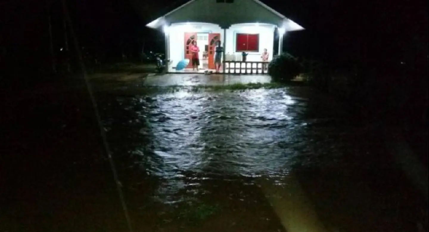 Flash floods hit Phang Nga road and village Flash floods hit Phang Nga road and village