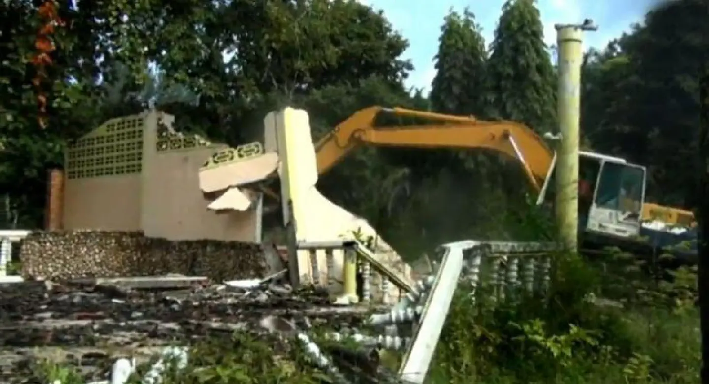 Resort bulldozed after land rights revoked Resort bulldozed after land rights revoked