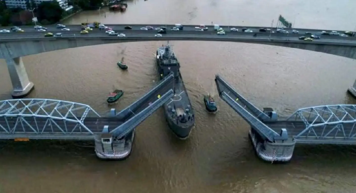 Navy ship hits drawbridge, mast loose