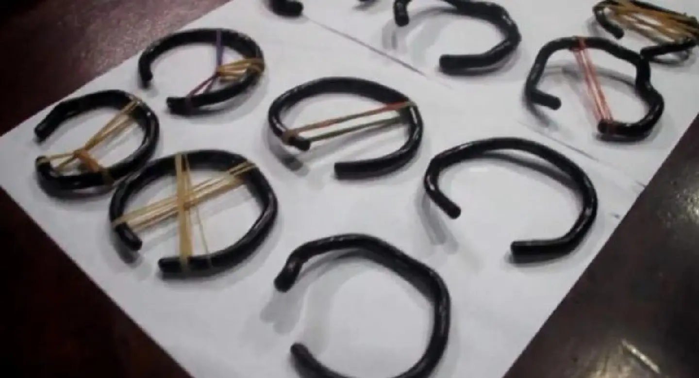 Phang Nga vendor caught hawking sea-fan bracelets Phang Nga vendor caught hawking sea-fan bracelets