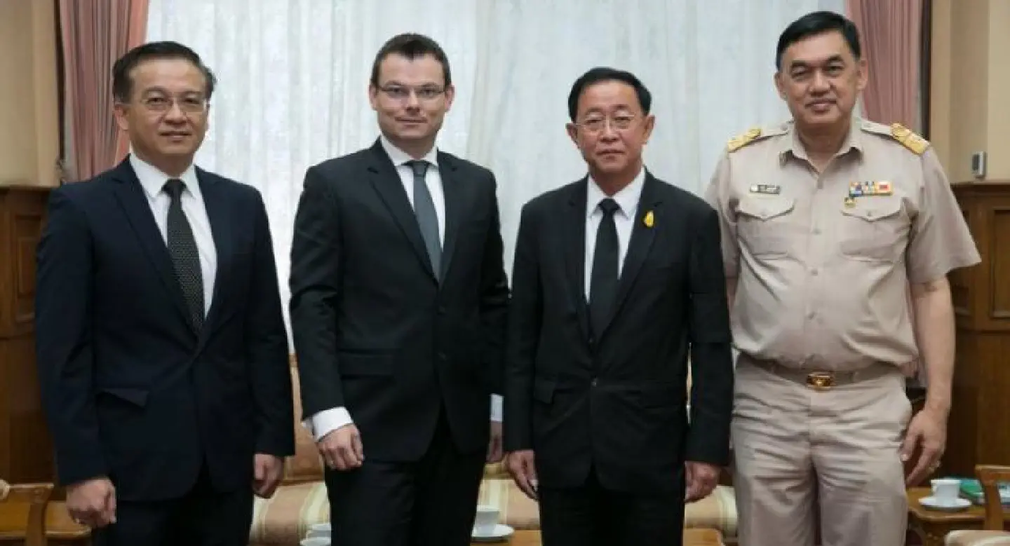 Daimler briefs government on plans for Fuso Daimler briefs government on plans for Fuso