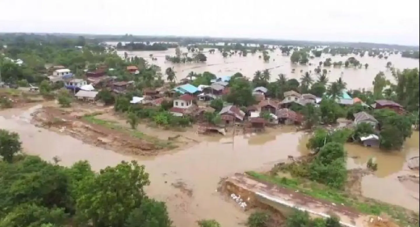 Roi Et hit by heavy flooding as rivers burst their banks Roi Et hit by heavy flooding as rivers burst their banks
