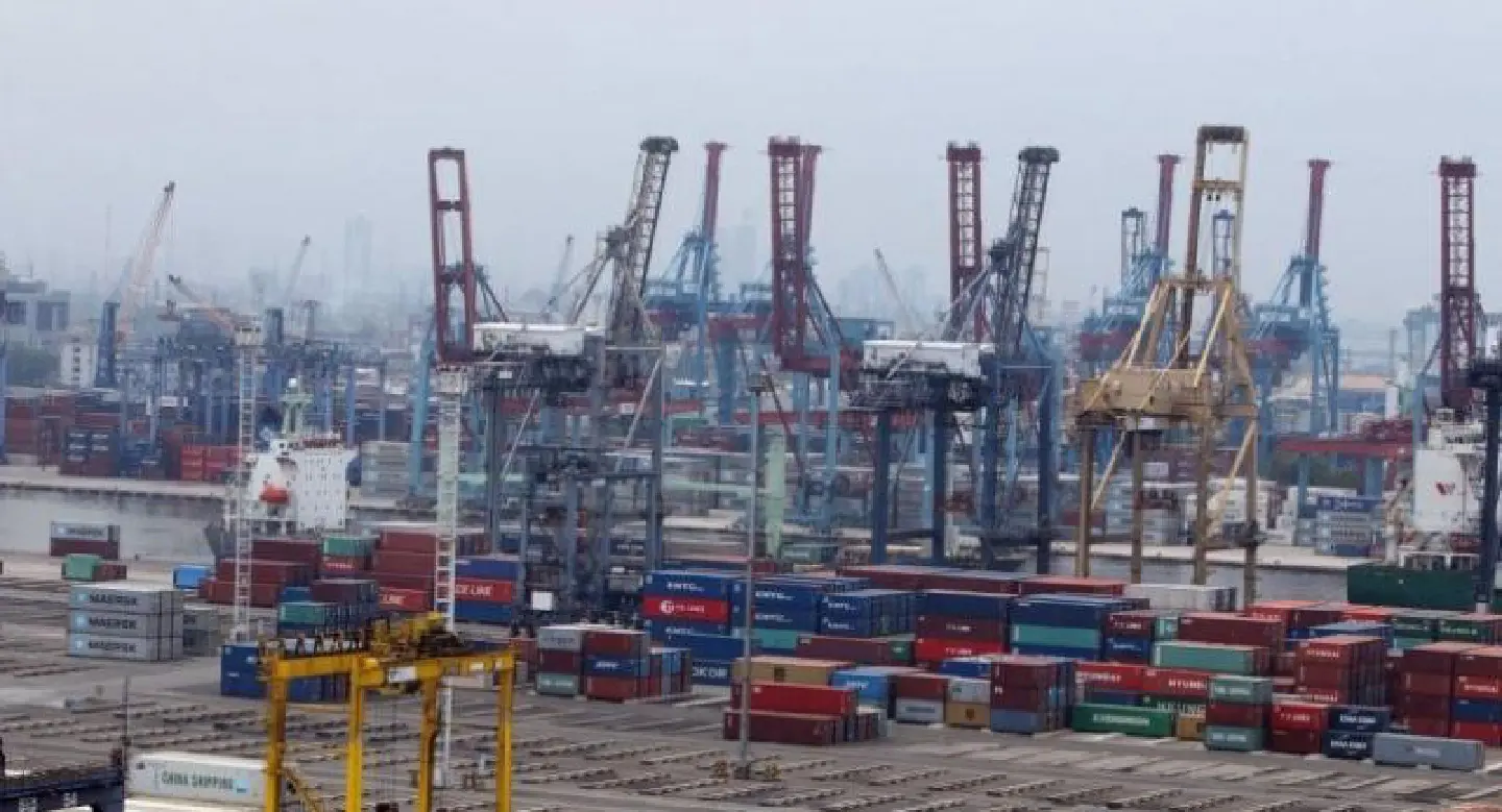 Hundreds go on strike at Indonesia's largest cargo terminal