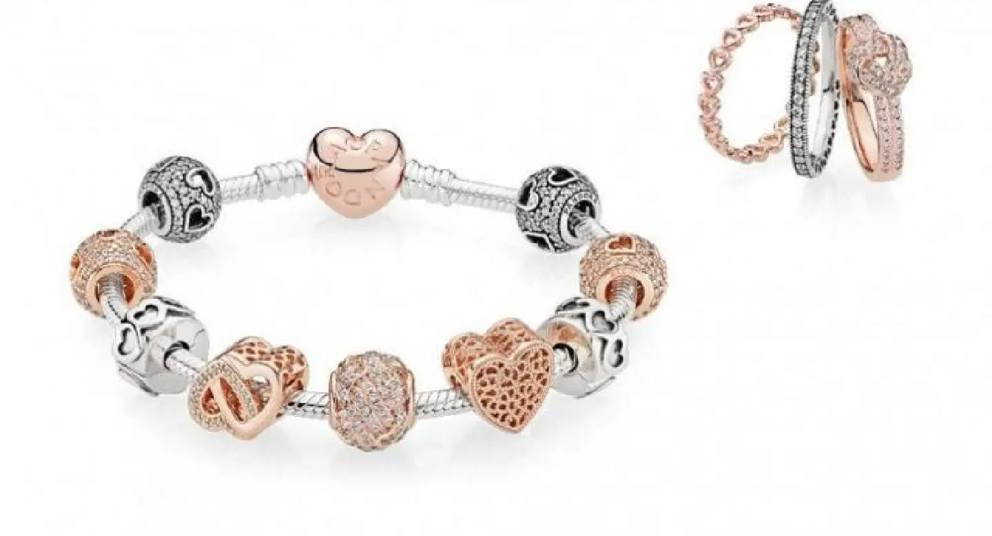 She’d love some jewellery She’d love some jewellery