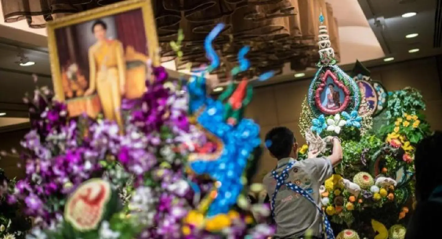 Fruit carving, a meticulous art in Thailand