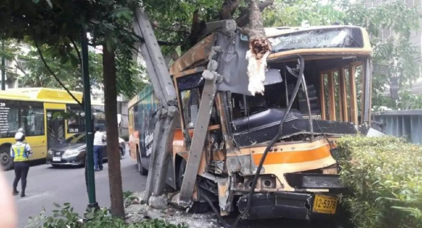 Driver injured as shuttle bus crashes Driver injured as shuttle bus crashes