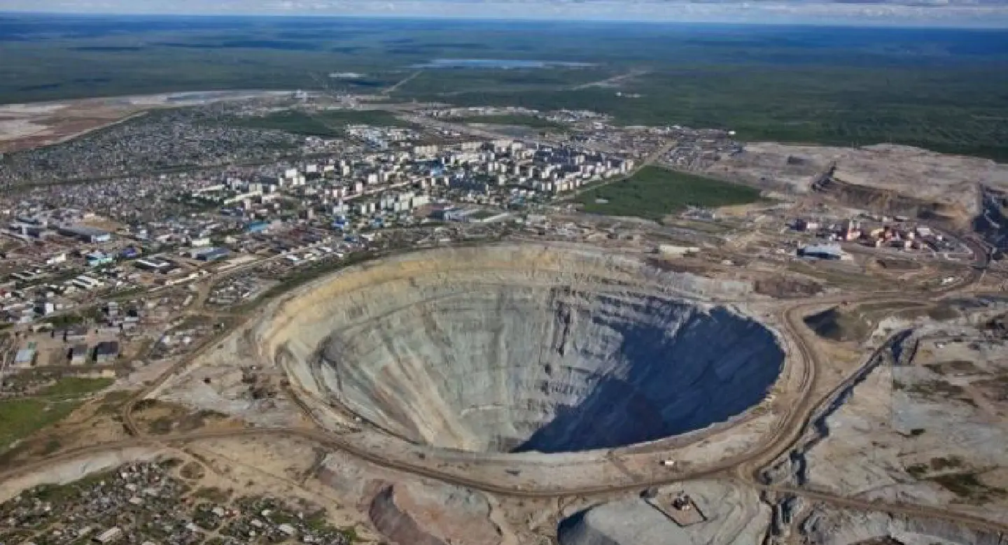 Russian diamond giant to review production after accident