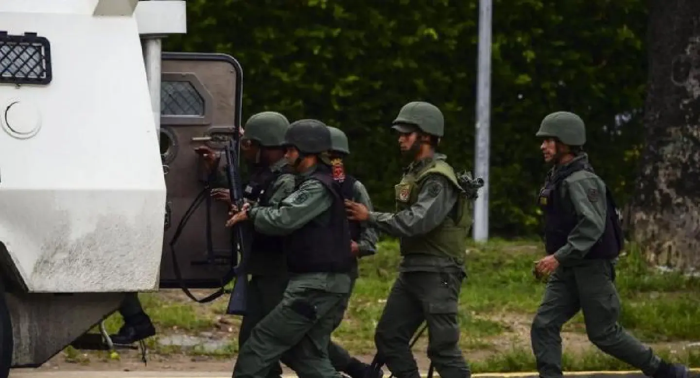 Venezuela army repels attack on base, hunts assailants Venezuela army repels attack on base, hunts assailants