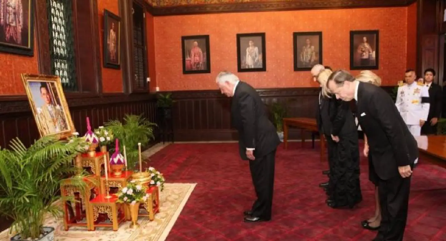 Tillerson pays tribute to late King at Grand Palace Tillerson pays tribute to late King at Grand Palace