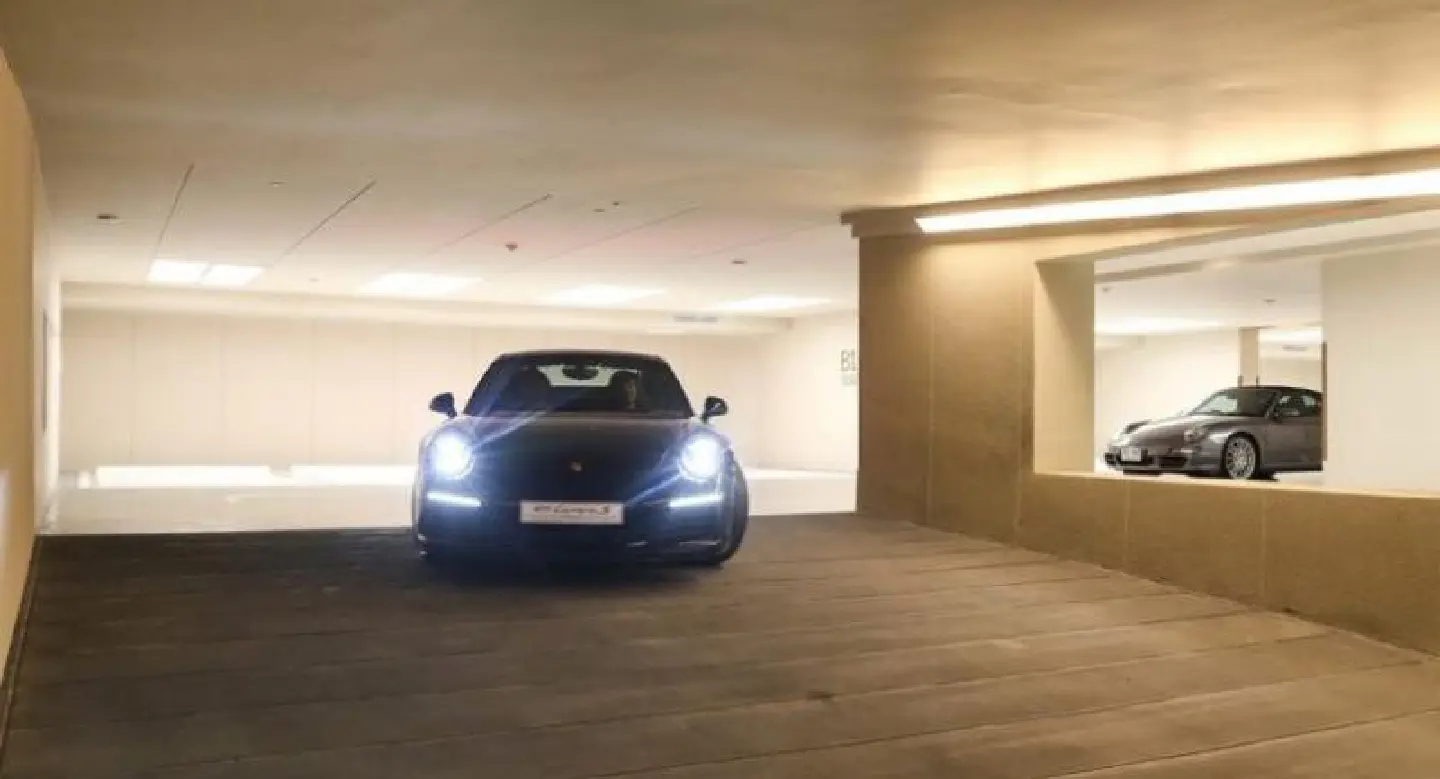 Super condo, super car Super condo, super car