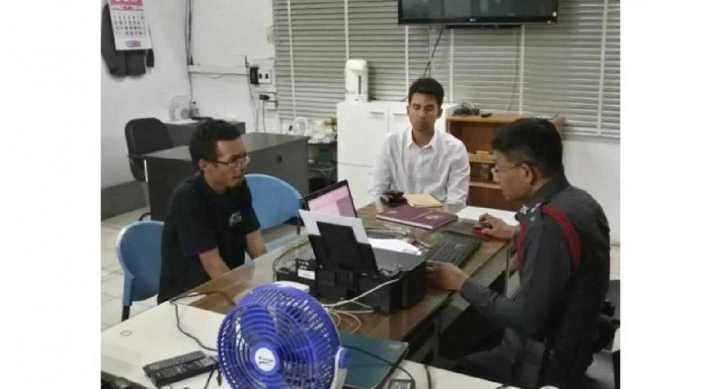 Reporter busted snooping around Patcharawat’s home Reporter busted snooping around Patcharawat’s home