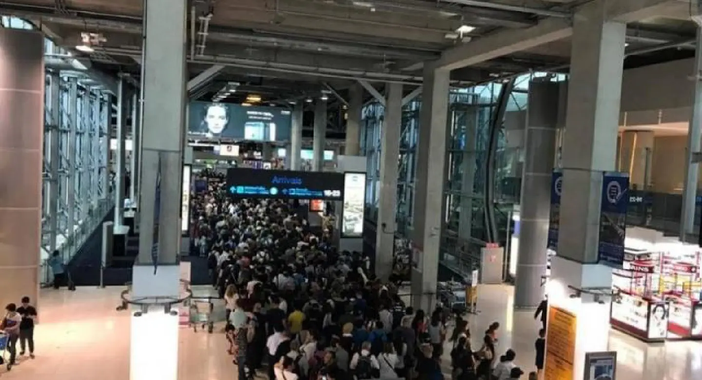 Hurry Up! Not just Don Mueang - Suvarnabhumi hit by long immigration queues Hurry Up! Not just Don Mueang - Suvarnabhumi hit by long immigration queues