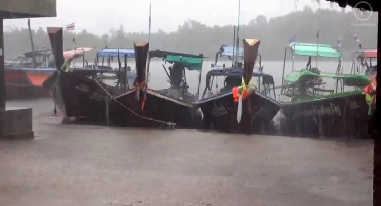 Flash floods, mudslides, Trang residents warned Flash floods, mudslides, Trang residents warned