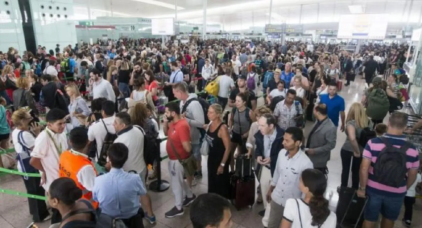 Spain calls in police to help with Barcelona airport strike Spain calls in police to help with Barcelona airport strike
