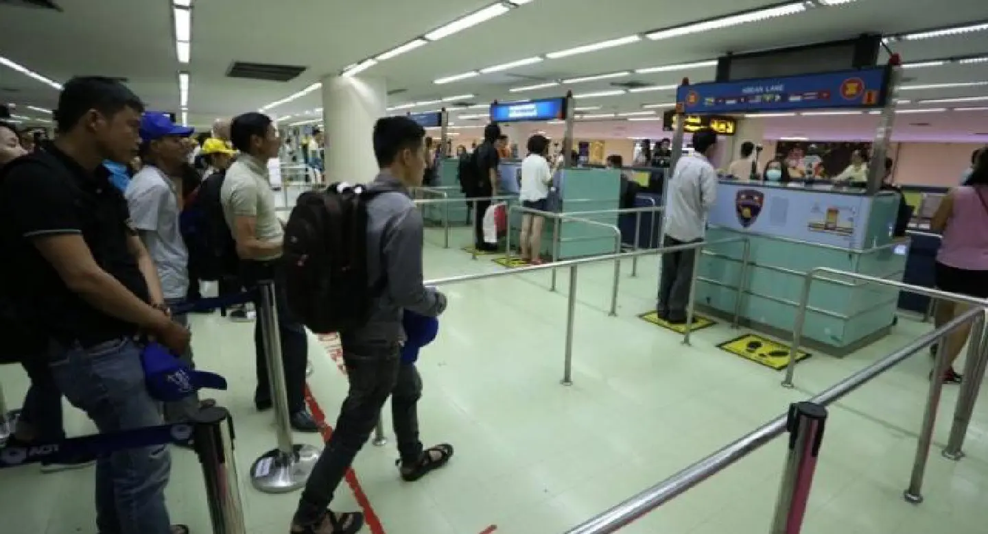Foreigners must still fill in ‘TM6’ immigration form for security reasons Foreigners must still fill in ‘TM6’ immigration form for security reasons
