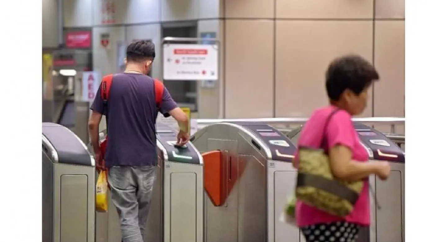Singapore’s drive to go cashless on public transport Singapore’s drive to go cashless on public transport