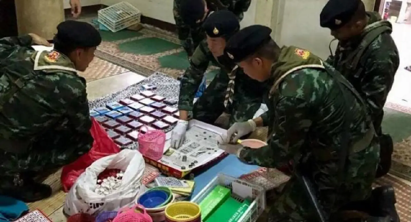 Soldiers shut down ‘noisy’ Chiang Mai gambling den Soldiers shut down ‘noisy’ Chiang Mai gambling den