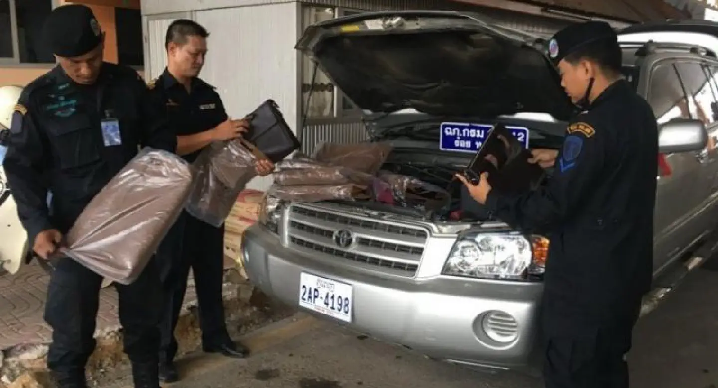Cambodian man arrested with 17 fake luxurious handbags Cambodian man arrested with 17 fake luxurious handbags