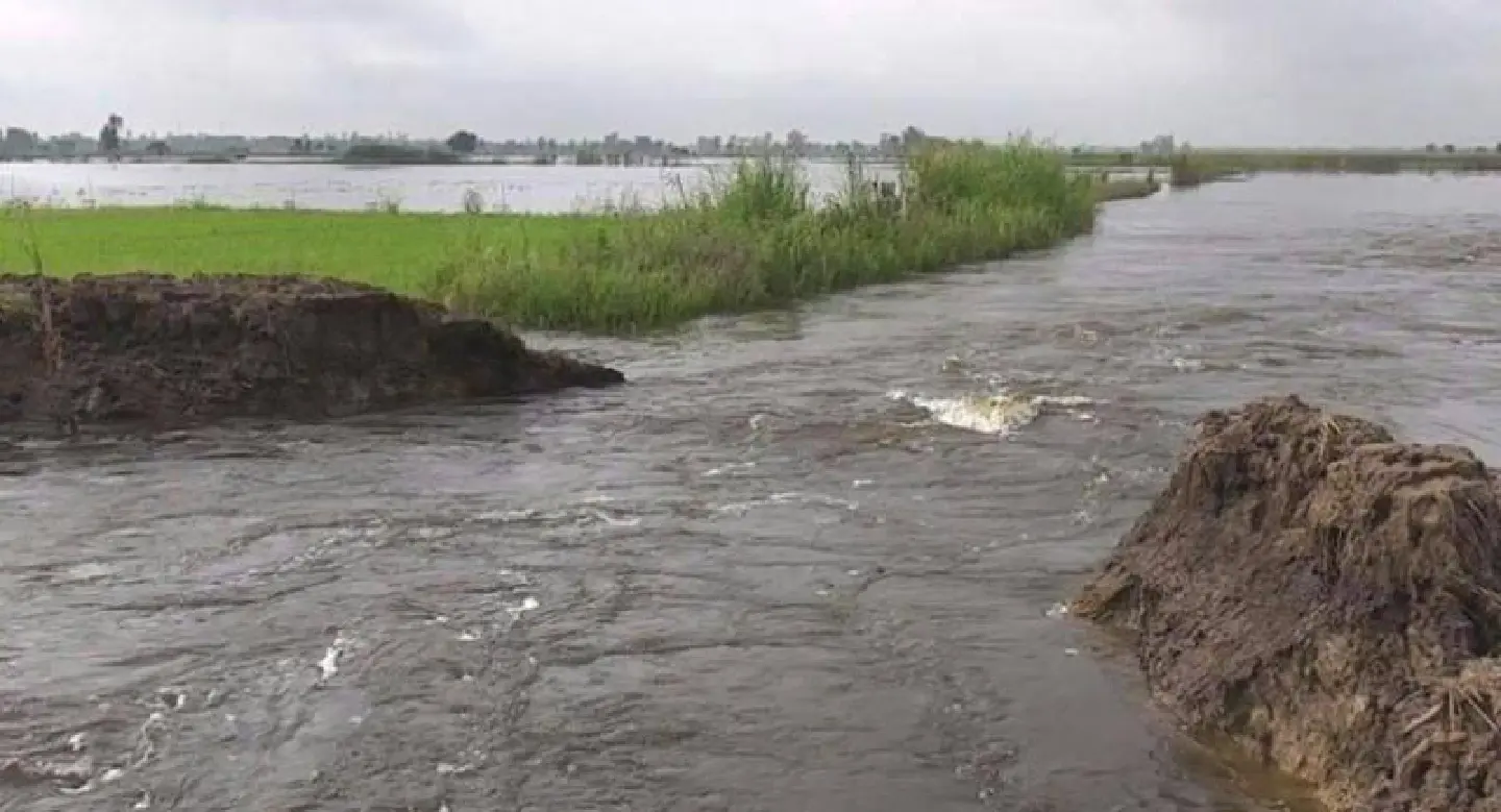 More villages flooded as breach in flood barrier expands More villages flooded as breach in flood barrier expands