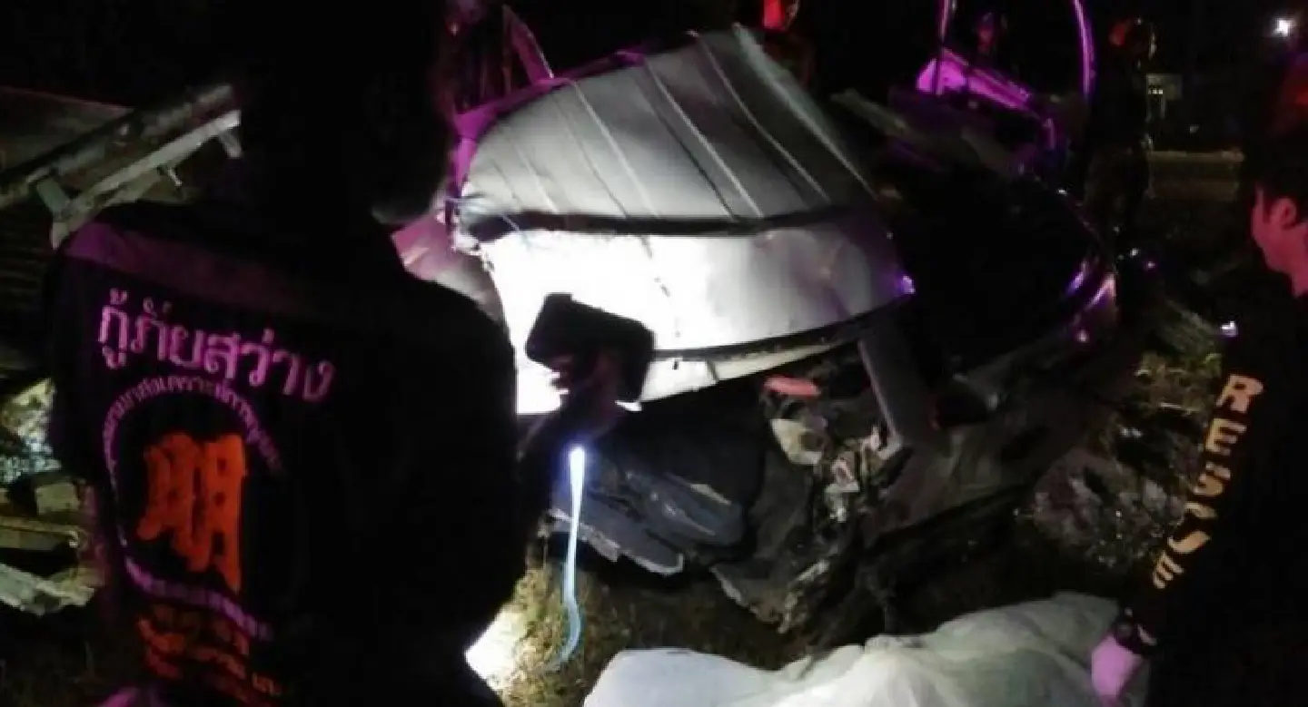 One killed, three injured in Loei bus-pickup crash One killed, three injured in Loei bus-pickup crash