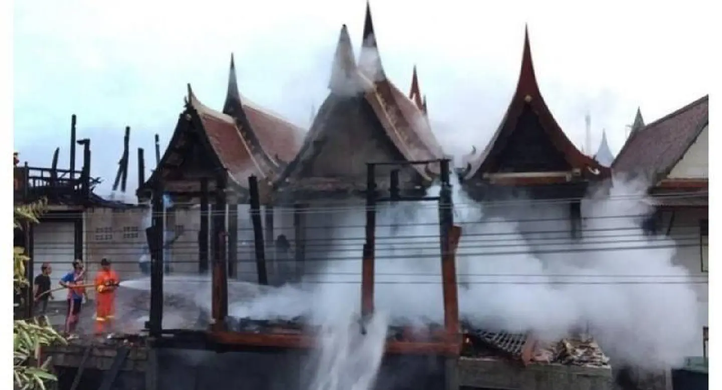 Fire damages temple in Ayuttthaya Fire damages temple in Ayuttthaya