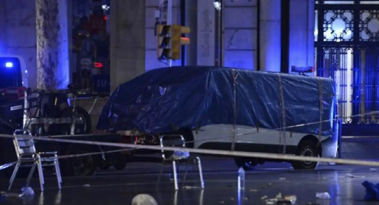 Spanish police in manhunt for driver who killed 13 in Barcelona rampage Spanish police in manhunt for driver who killed 13 in Barcelona rampage