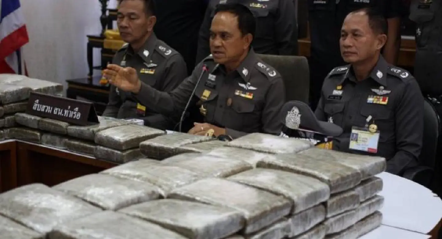 Teen arrested in Klong Toey, 175kg of marijuana seized Teen arrested in Klong Toey, 175kg of marijuana seized