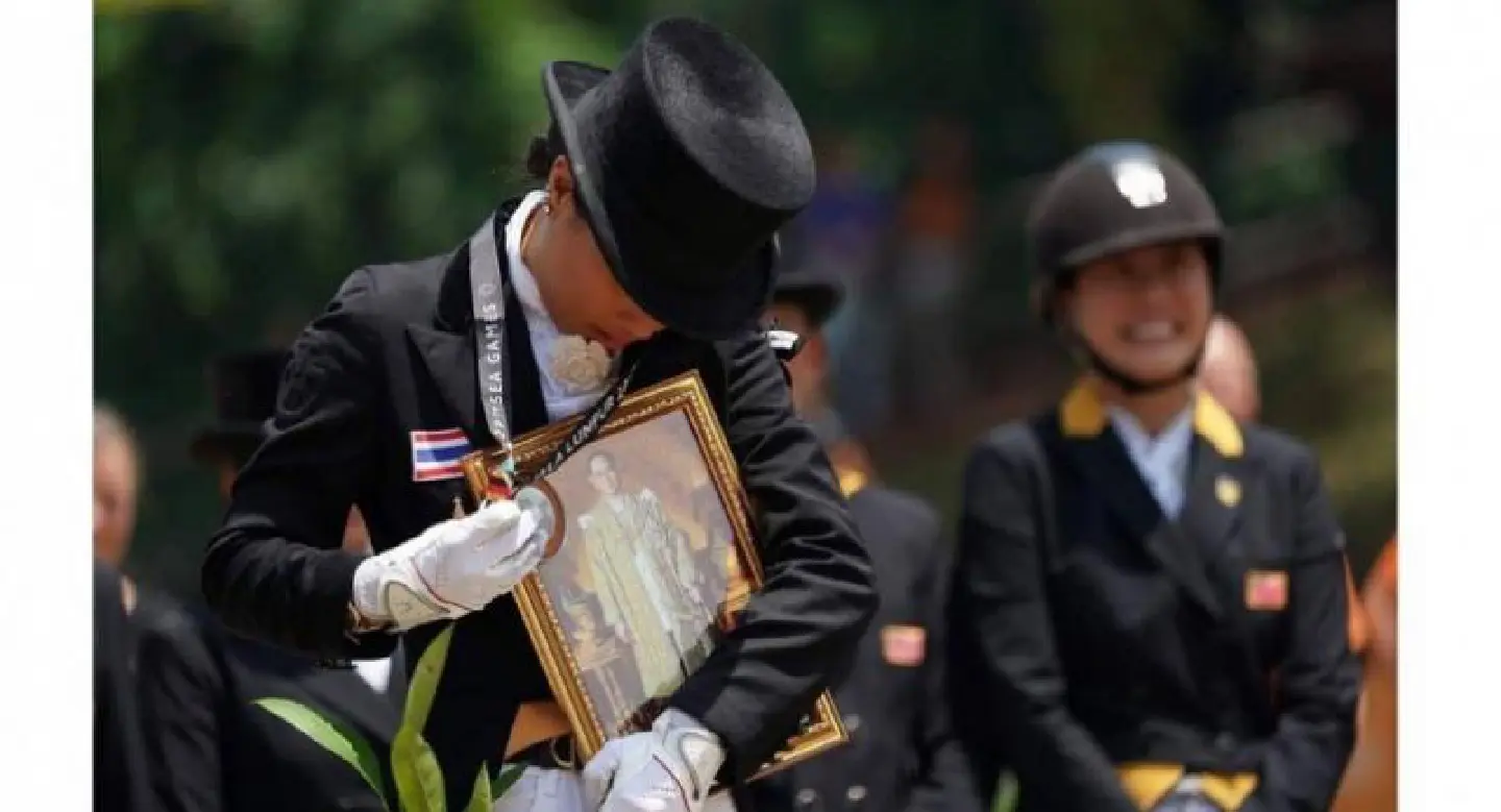 Princess dedicates SEA Games medal to late King Princess dedicates SEA Games medal to late King