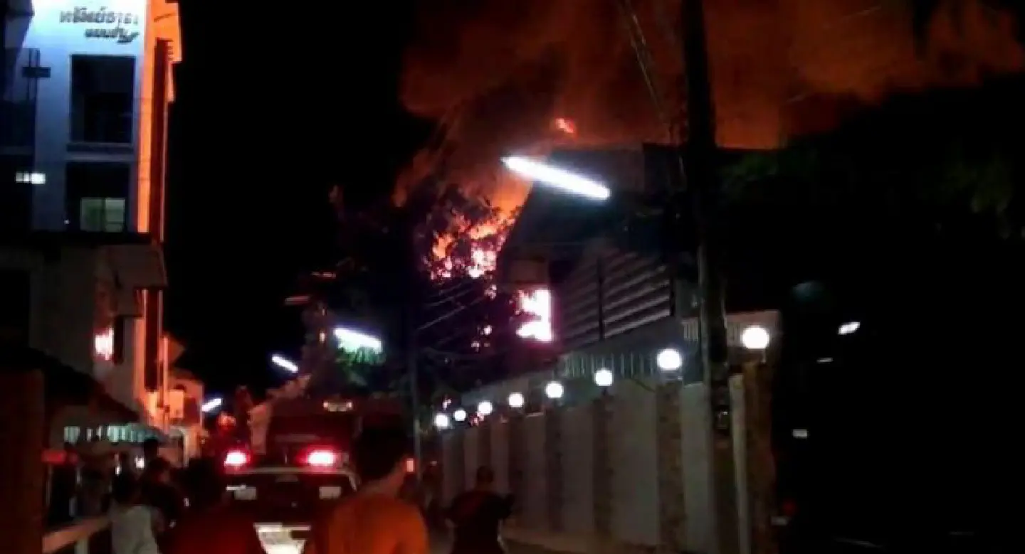 Fire destroys house of former mayor in Yasothon Fire destroys house of former mayor in Yasothon