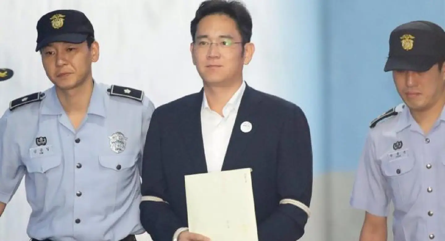 Samsung heir jailed for five years Samsung heir jailed for five years