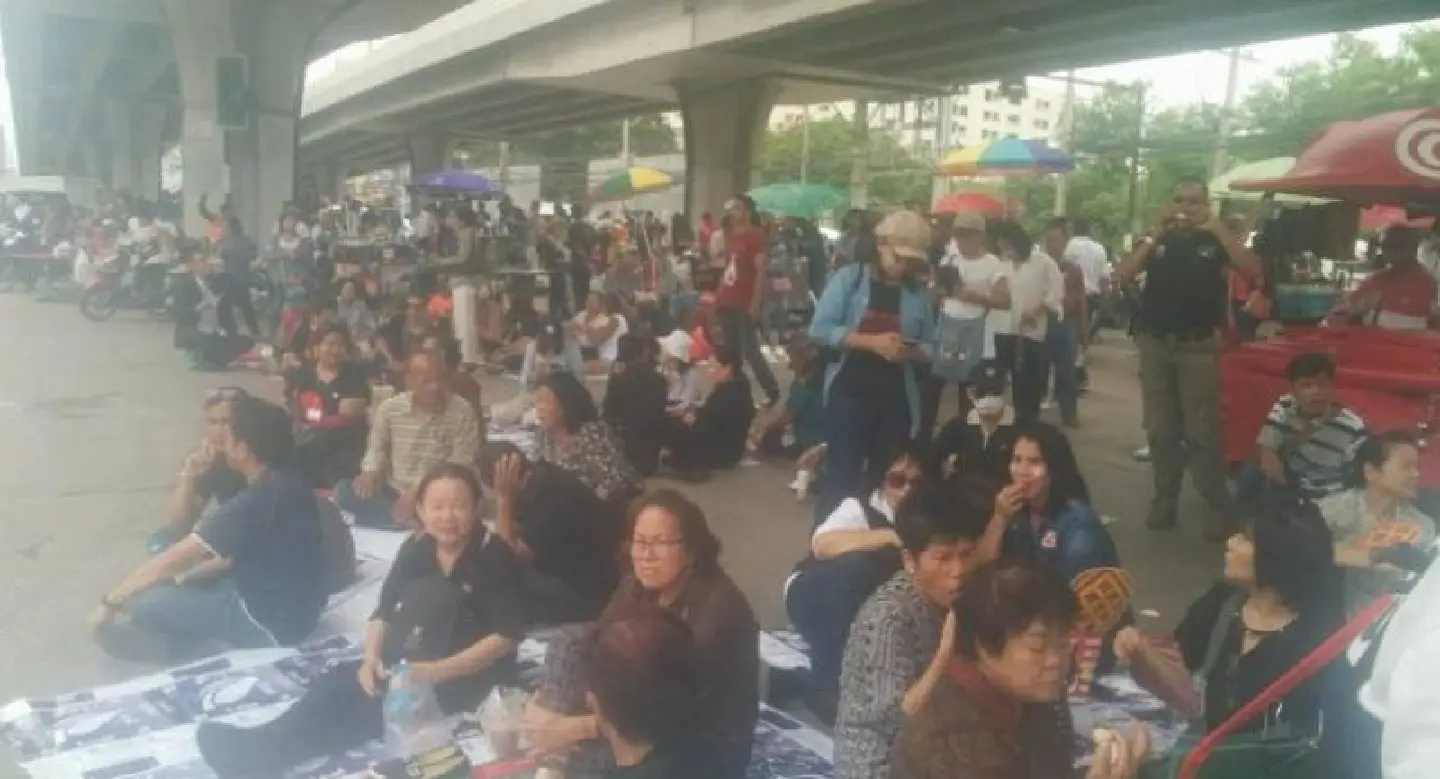 Best she stays away for now, Yingluck fans believe Best she stays away for now, Yingluck fans believe