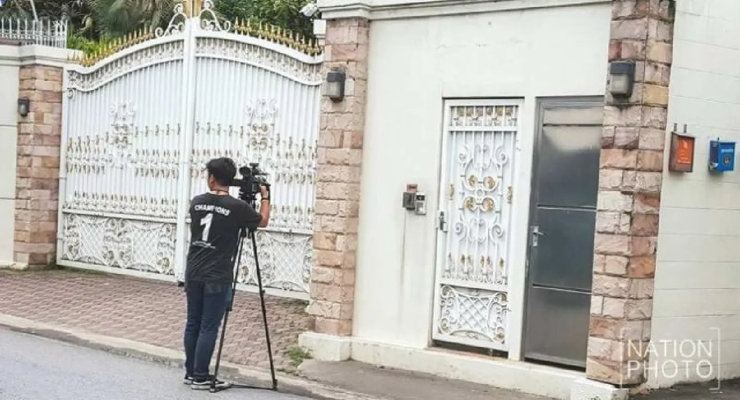 Police gather evidence to search Yingluck’s house Police gather evidence to search Yingluck’s house