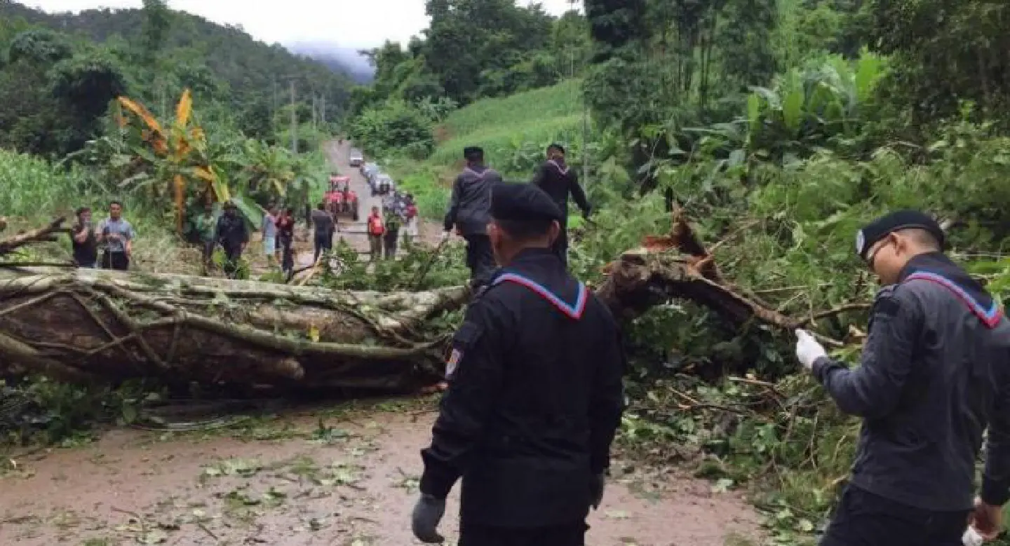 Floods close roads, schools in Mae Hong Son Floods close roads, schools in Mae Hong Son