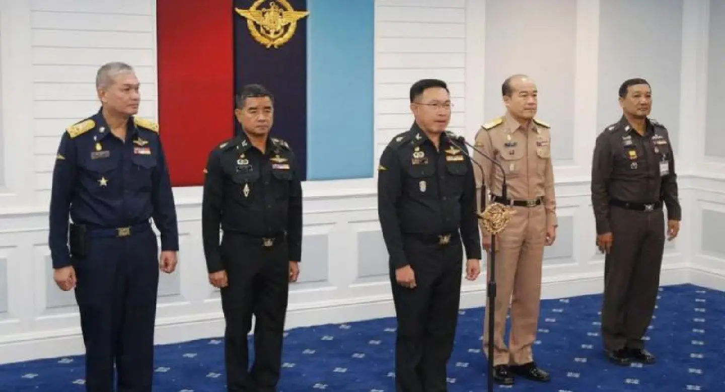 Military branches clueless over Yingluck exit Military branches clueless over Yingluck exit