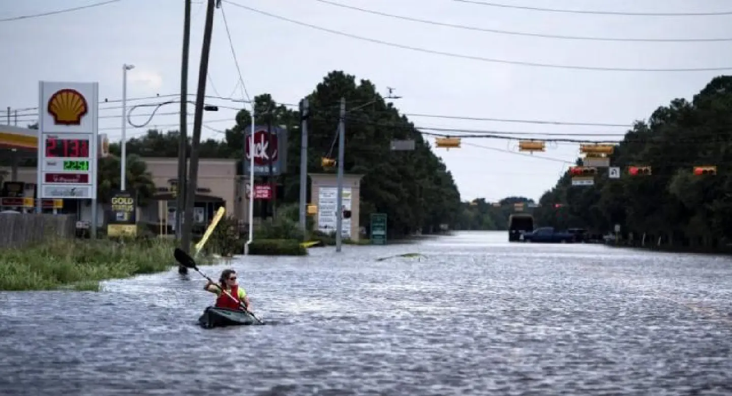 Texas flood toll mounts amid chemical blast fears Texas flood toll mounts amid chemical blast fears