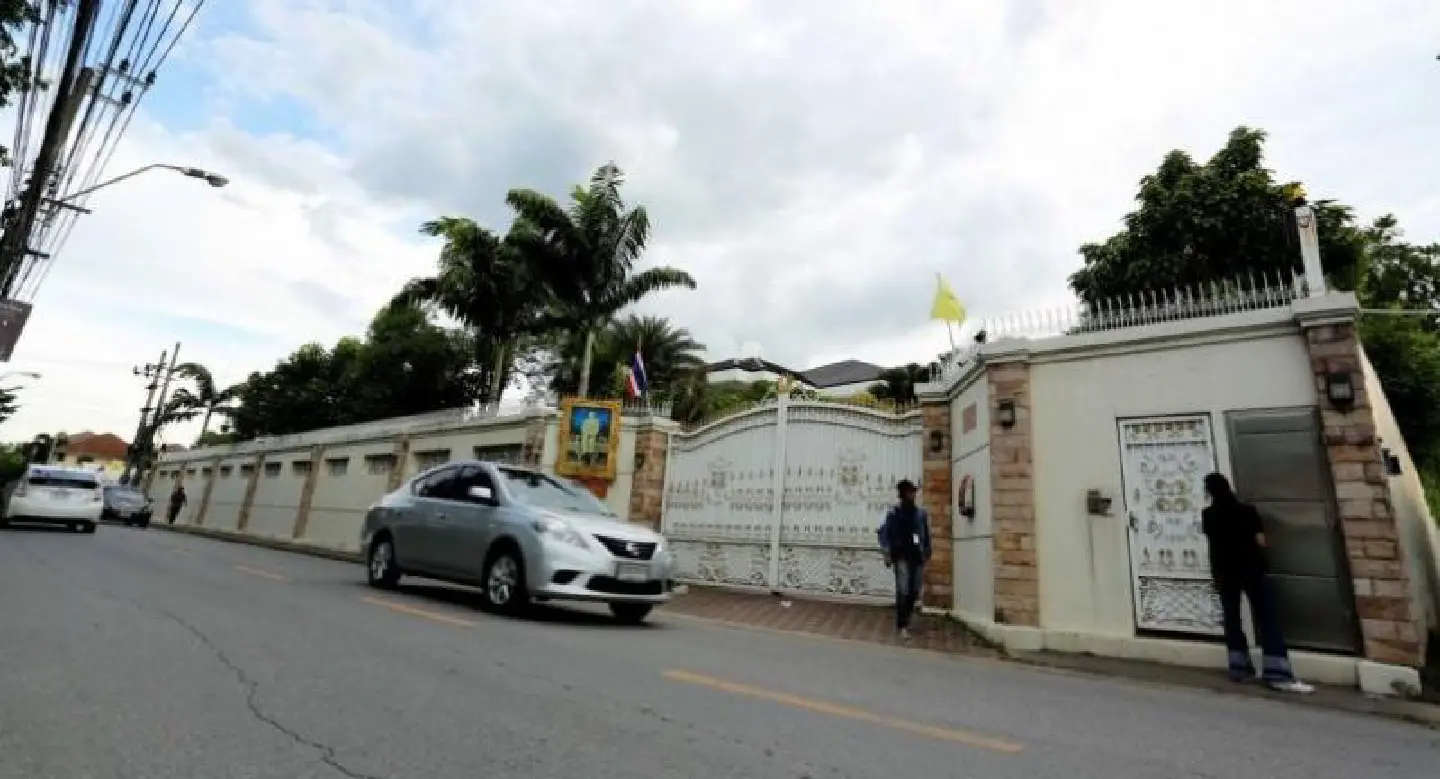 Conflicting theories about Yingluck escape after video of police pickup