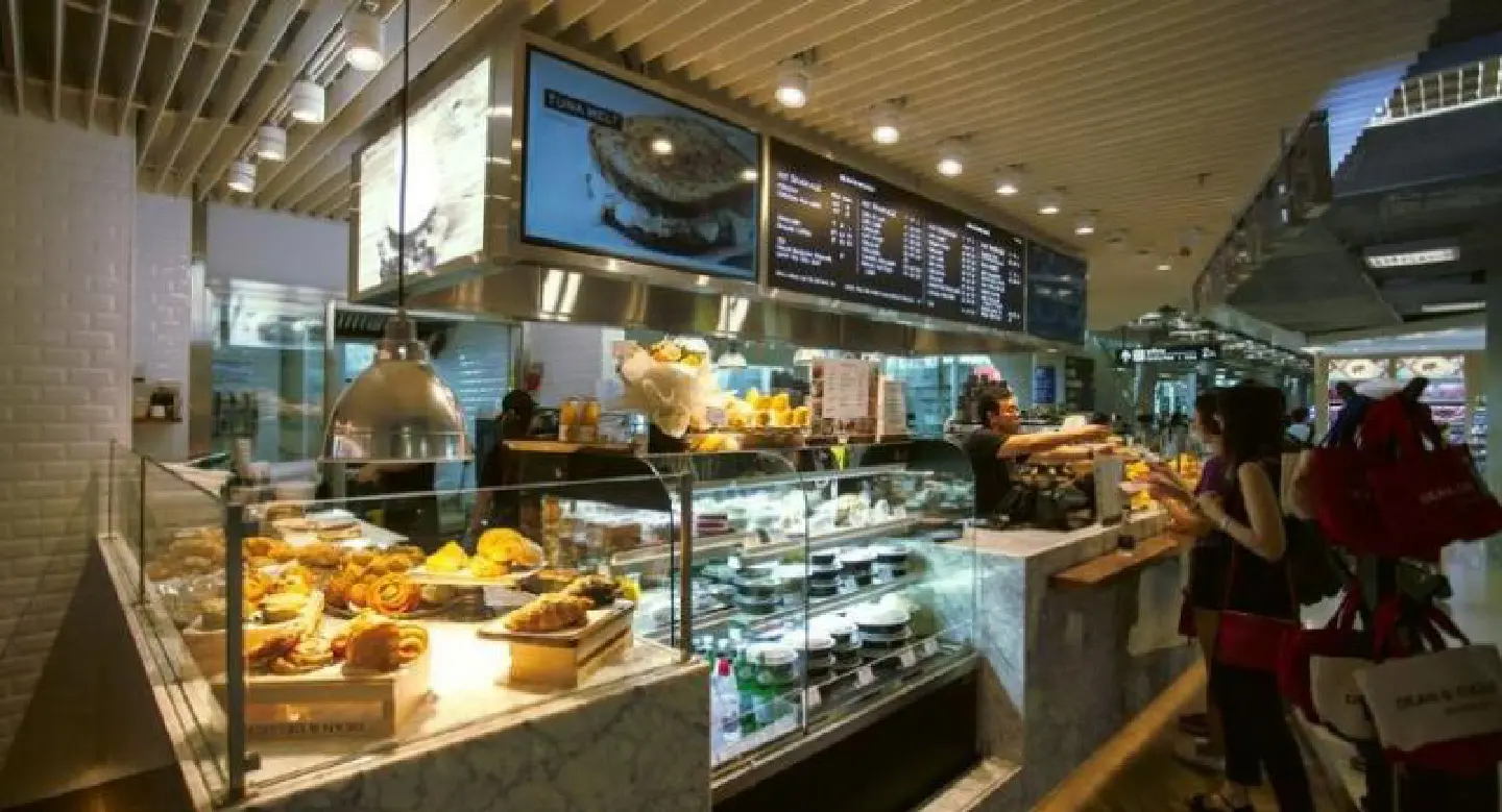 Gourmet bites before a flight Gourmet bites before a flight