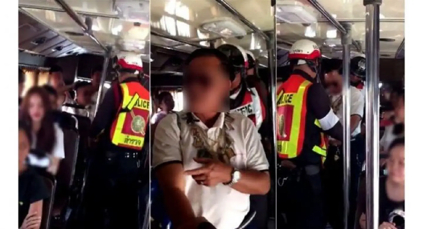 Police remove man showing porn on bus Police remove man showing porn on bus