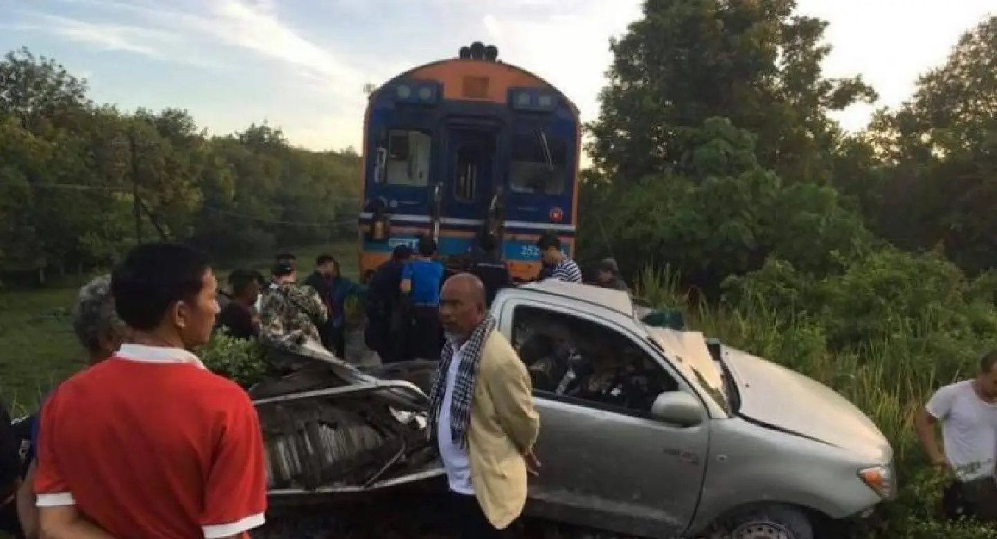 Pickup hit by train after driver took GPS advice Pickup hit by train after driver took GPS advice