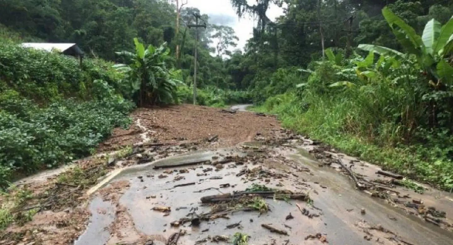King assists Mae Hong Song flood victims