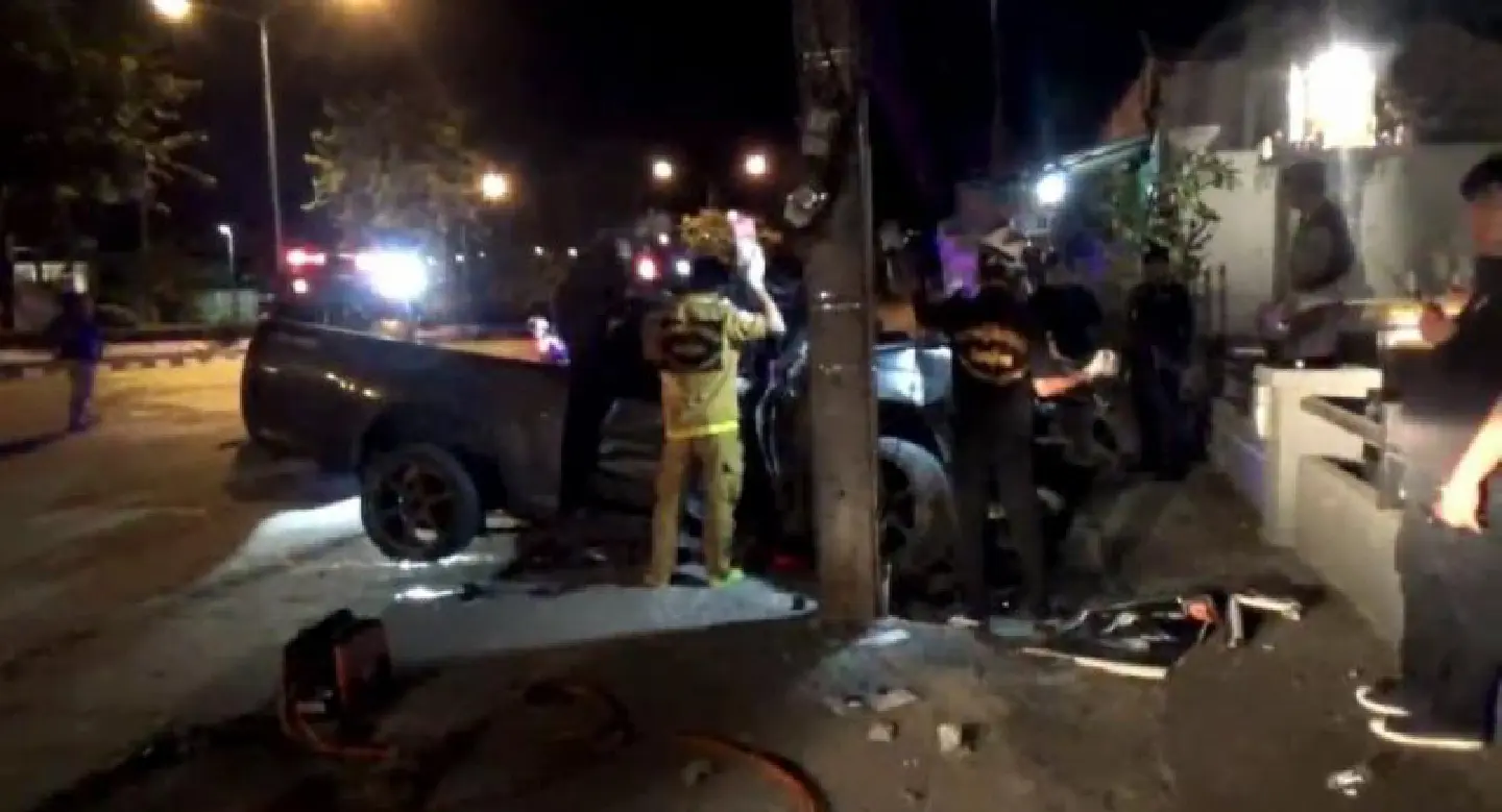 Party night ends in fatal road crash in Phitsanulok Party night ends in fatal road crash in Phitsanulok