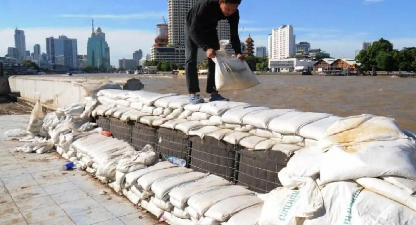 Precautions underway against Bangkok flooding Precautions underway against Bangkok flooding