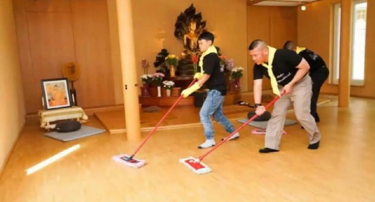 Prince continues family tradition of service by volunteering at temple