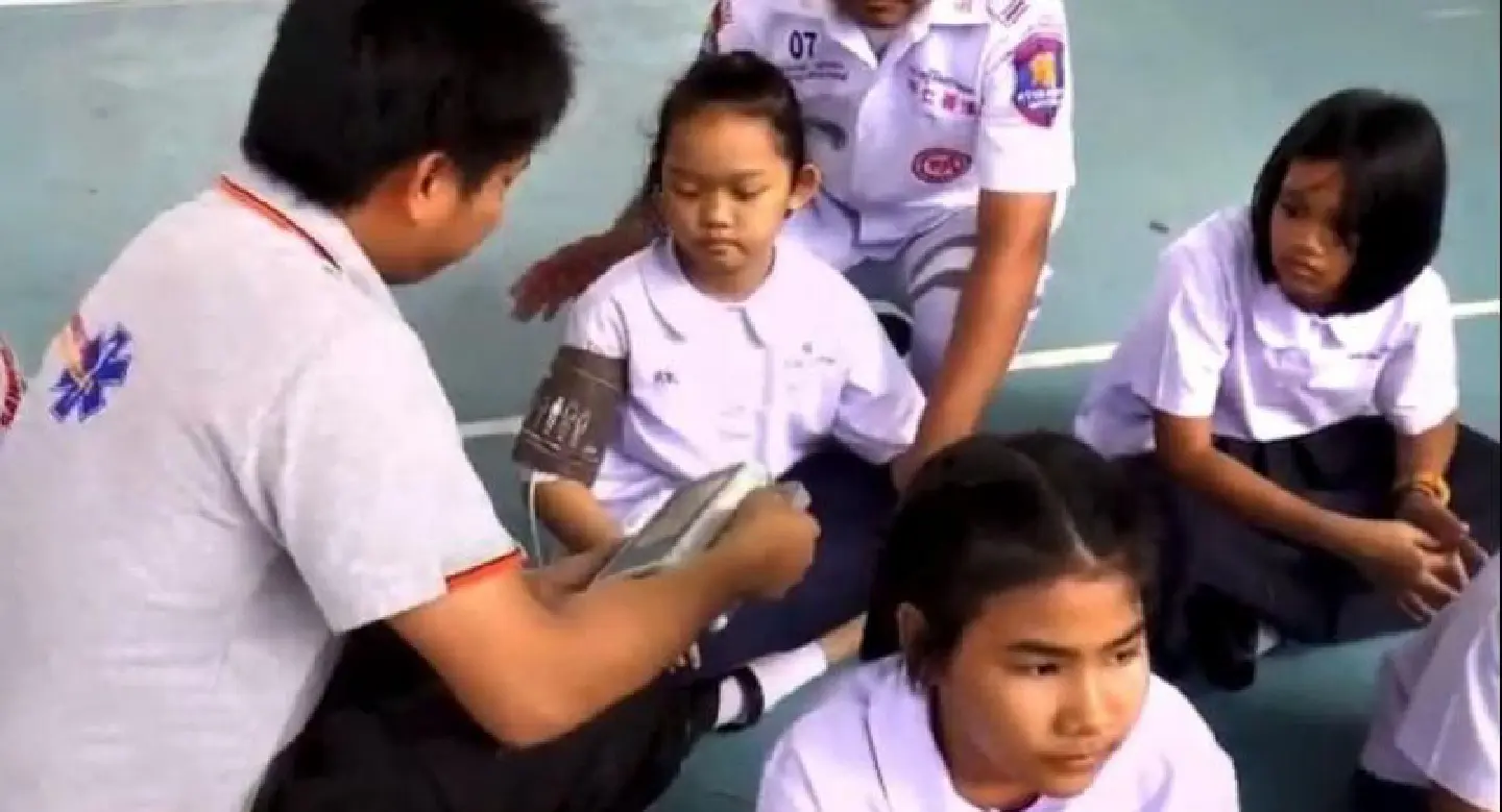 Korat schoolgirls get food poisoning at police seminar Korat schoolgirls get food poisoning at police seminar