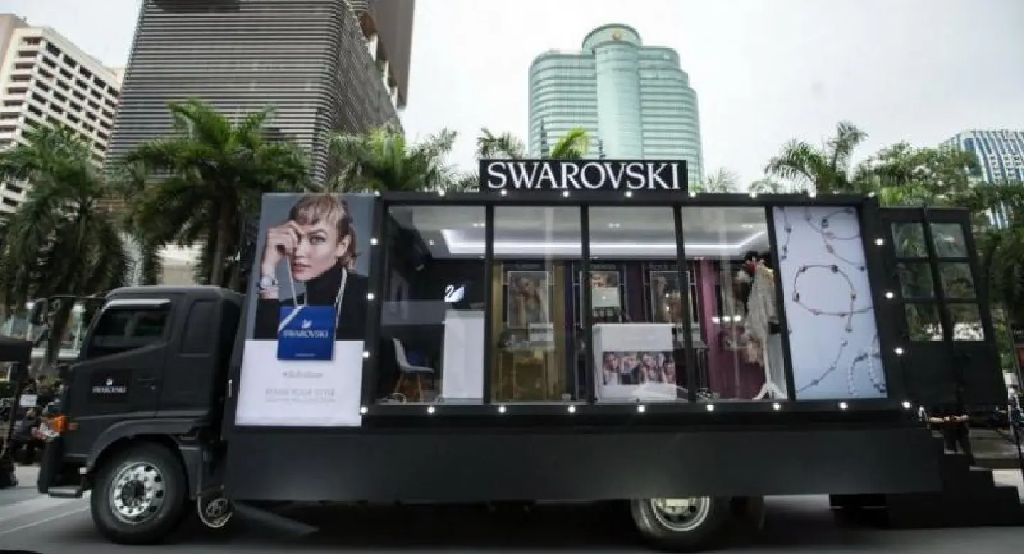 Swarovski’s crystal Fashion Truck on the road Swarovski’s crystal Fashion Truck on the road