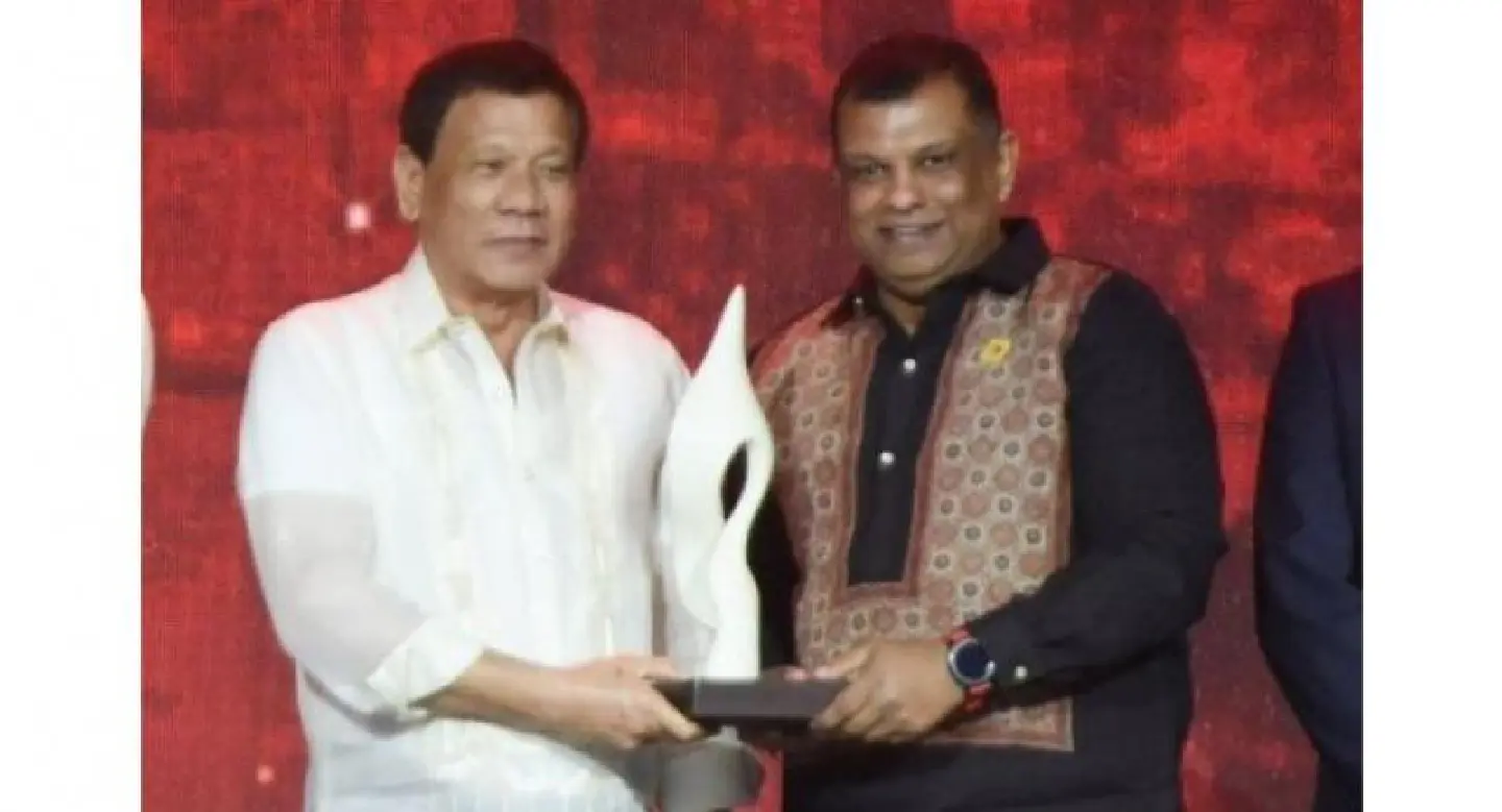 AirAsia bags Asean Business Award 2017 AirAsia bags Asean Business Award 2017