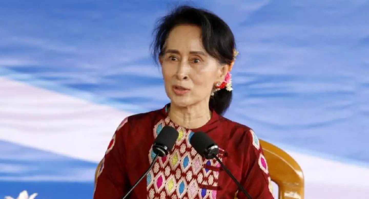 Myanmar's Suu Kyi scraps UN trip amid Rohingya crisis Myanmar's Suu Kyi scraps UN trip amid Rohingya crisis